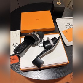 Hermes 2025 новая модель, классические тапочки с застежкой Kelly,