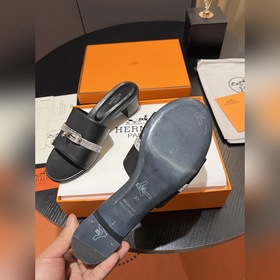 Hermes 2025 новая модель, классические тапочки с застежкой Kelly,