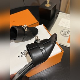 Hermes 2025 новая модель, классические тапочки с застежкой Kelly,