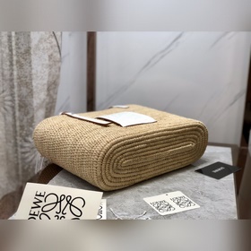 Новая модель из натуральной кожи Lo w. Эта компактная сумка Baske