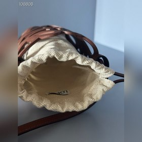 Оригинальный кожаный чехол для телефона Loewe с ажурной вырезкой.