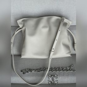 Оригинальная кожа, обновленная версия Flamenco от Loewe, средний