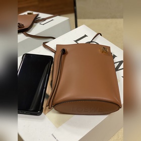 Чехол для телефона Loewe Dice, три цвета в наличии, модель 1007. 