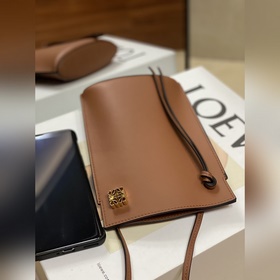 Чехол для телефона Loewe Dice, три цвета в наличии, модель 1007. 