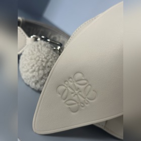 Оригинальная кожа Loewe 2025 Сумка в форме кролика В наличии М