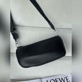 Оригинальная кожа loewe 2025 осень-зима Большой кожаный браслет 