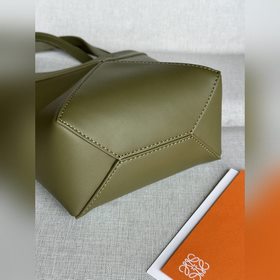 Оригинальная кожа, подвеска приобретается отдельно Оливковый Моде