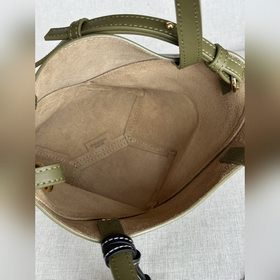 Оригинальная кожа, подвеска приобретается отдельно Оливковый Моде
