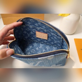 M24316 Фотография реального изделия Косметичка Pochette Cosmétiqu