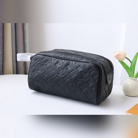 M59478 Черный Эта косметичка Dopp Kit изготовлен из кожи Tauril