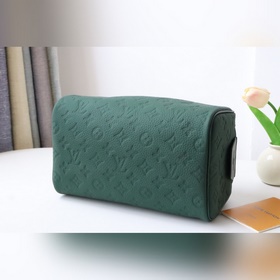 M24442 Темно-зеленый Эта косметичка Dopp Kit изготовлен из кожи 