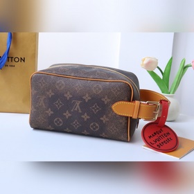 Косметичка M11623 Locker Dopp Kit Туалетная сумка из ткани Monog