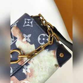 M82900 Топ-модель. Эта сумка Steamer Wearable Wallet с привлекате