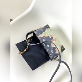 M82900 Топ-модель. Эта сумка Steamer Wearable Wallet с привлекате