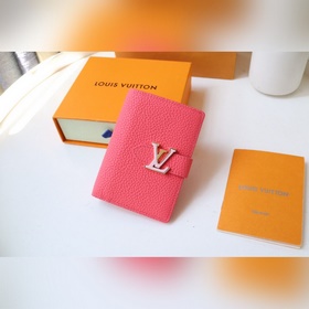 Короткий кошелек LV Vertical M82461 Вишневый Цвет Этот кошелек из