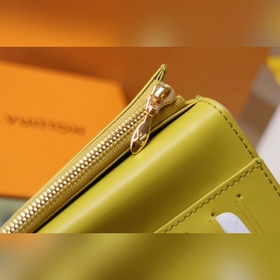 Короткий кошелек LV Vertical M82144 Розовый В этом изделииспользо