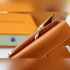 Короткий кошелек LV Vertical M81561 Черный В этом изделииспользов