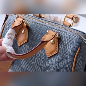 N40682 Подушка Эта сумка Seedy 18 Bandoulière воплощает классиче