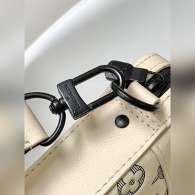 Эксклюзивная фотография оригинального изделия высшего качества. M