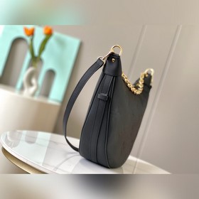 Высококачественная кожа, 46725. Сумка Loo Hobo изготовлена из мяг