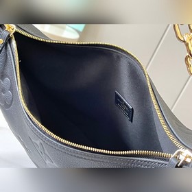 Высококачественная кожа, 46725. Сумка Loo Hobo изготовлена из мяг