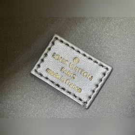 Высококачественная кожа, 46725. Сумка Loo Hobo изготовлена из мяг