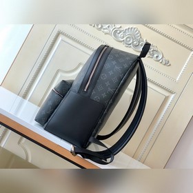 Рюкзак DISCOVERY M22558 черный с цветочным узором. Этот рюкзак Di