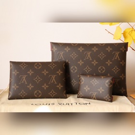 Эта сумка Kirigami Pochette из кожи с подкладкой из ткани с покры
