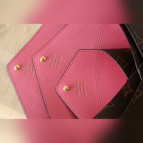 Эта сумка Kirigami Pochette из кожи с подкладкой из ткани с покры