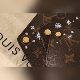 Эта сумка Kirigami Pochette из кожи с подкладкой из ткани с покры