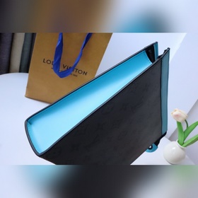 M11466  Средняя сумка Pochette Voyage из ткани Monogram Eclipse 