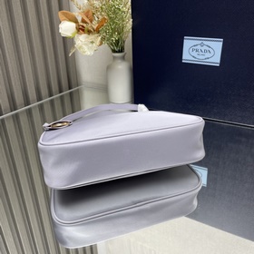 【Высококачественный оригинал】 Новейшая модная сумка Prada с золот