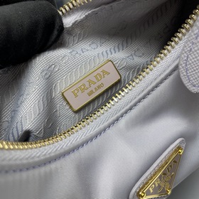 【Высококачественный оригинал】 Новейшая модная сумка Prada с золот