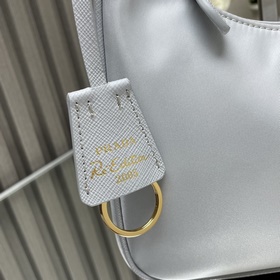 【Высококачественный оригинал】 Новейшая модная сумка Prada с золот