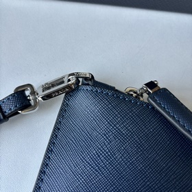 Новейшая модель мужской сумки PRADA, представлена официальном сай