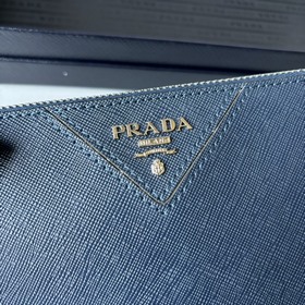 Новейшая модель мужской сумки PRADA, представлена официальном сай