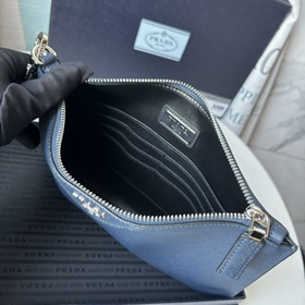 Новейшая модель мужской сумки PRADA, представлена официальном сай