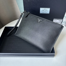 Новейшая модель мужской сумки PRADA, представлена официальном сай