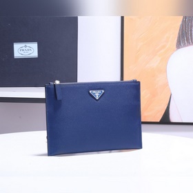Новейшая модель мужской сумки PRADA, представлена официальном сай