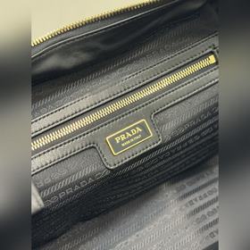 Сумка с двумя ручками Изготовлена изысканной и элегантной кожи. И