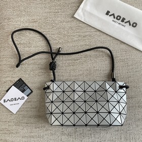 Серебристый  Тофу-баг от Issey Miyake Новая модель. Заказ на экспорт через торго