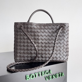 Новая модель Andiamo Bottega Veneta 2025. Новая модель плетеной с