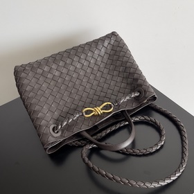 Новая модель Andiamo Bottega Veneta 2025. Новая модель плетеной с