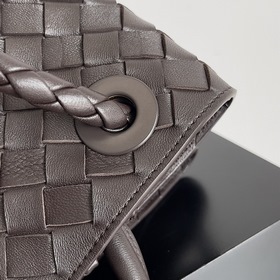 Новая модель Andiamo Bottega Veneta 2025. Новая модель плетеной с