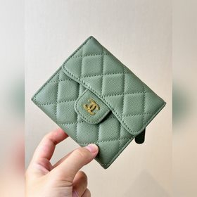 Эта модель может служить как кошельком для мелочи, так и кардхолд