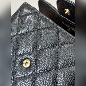Кожа с узором «икра» из верхнего слоя коровьей кожи, с четкими зе