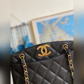 В наличии    Сумка для покупок Chane Vintage Золотая застежка