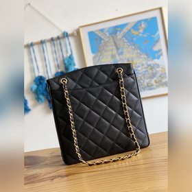 В наличии    Сумка для покупок Chane Vintage Золотая застежка
