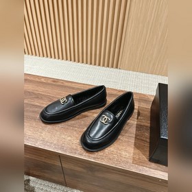Chanel   Меладе замшевые лоферы с пуговицами, очень милые, кожа