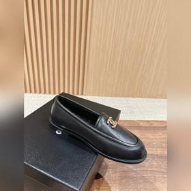Chanel   Меладе замшевые лоферы с пуговицами, очень милые, кожа